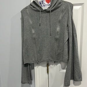 Bell sleeve , zip top